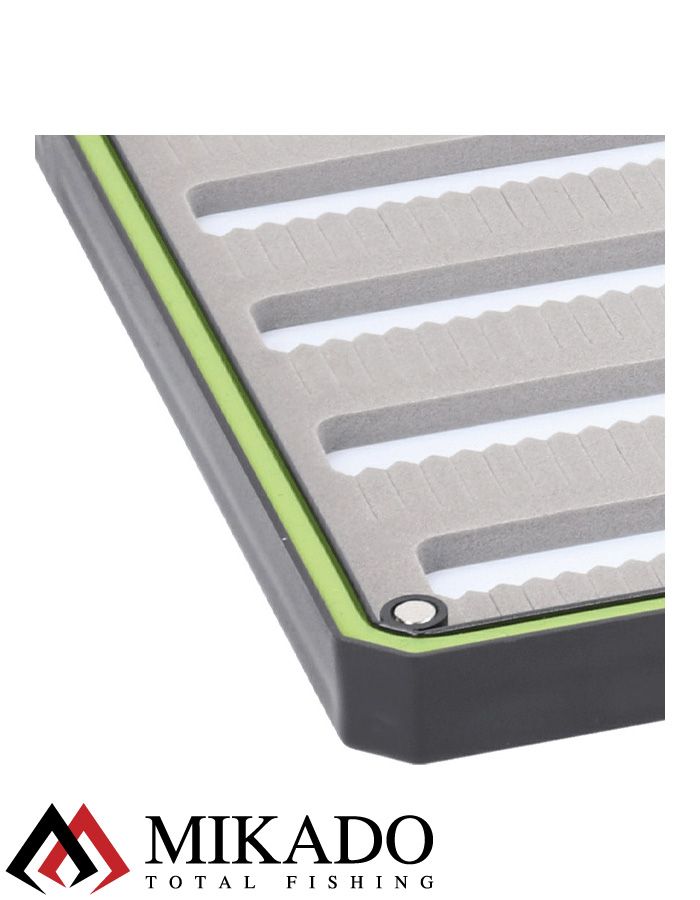 Коробочка для мормышек и мушек Mikado Fly на магнитах (13,5 x 8,5 x 2,0 см.) чёрная